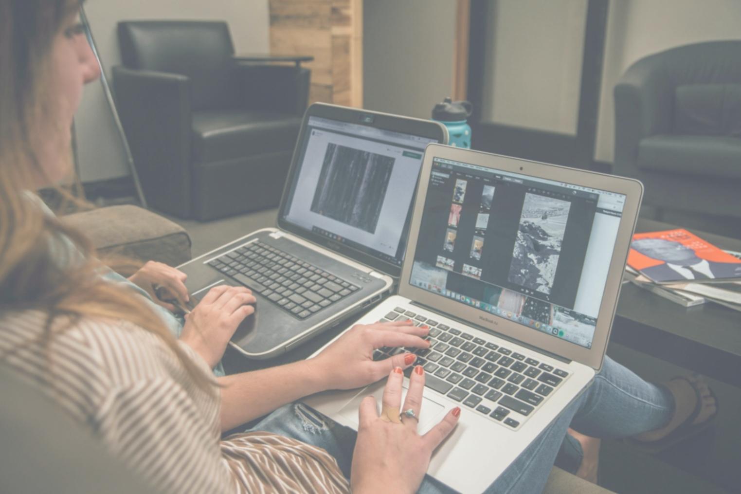 Studenten arbeiten gemeinsam an Finanzprojekten